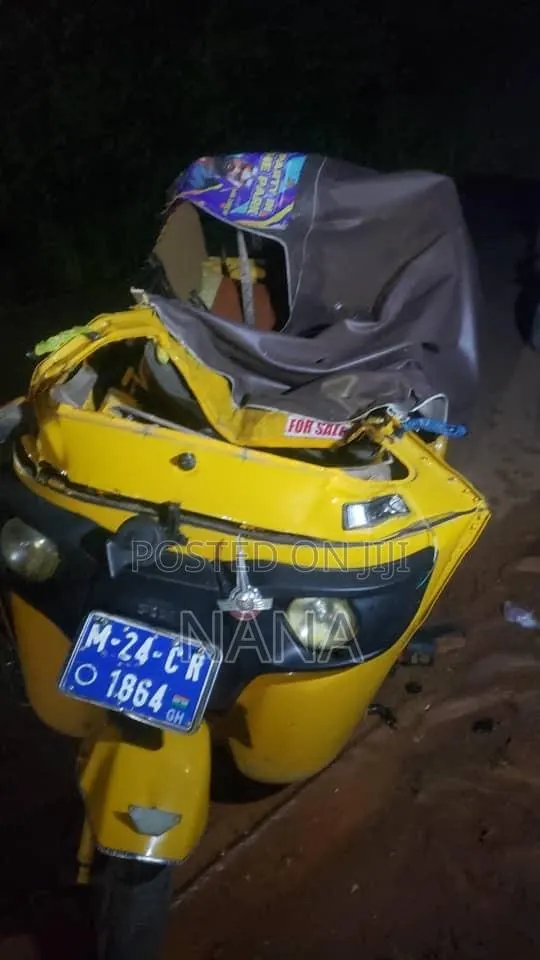 Bajaj RE 2024 Yellow · Photo 1