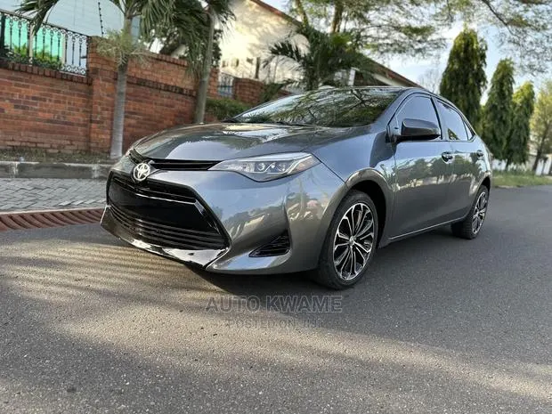 Toyota Corolla LE ECO w/Package 1 4dr Sedan (1.8L 4cyl CVT) 2017 Gray · Photo 1