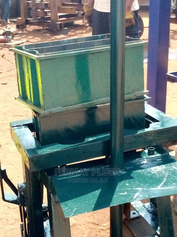 Easy to Operate Small Block Machine · Photo 1