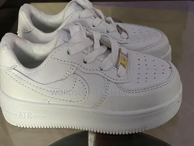 Kids Sneakers · Photo 1