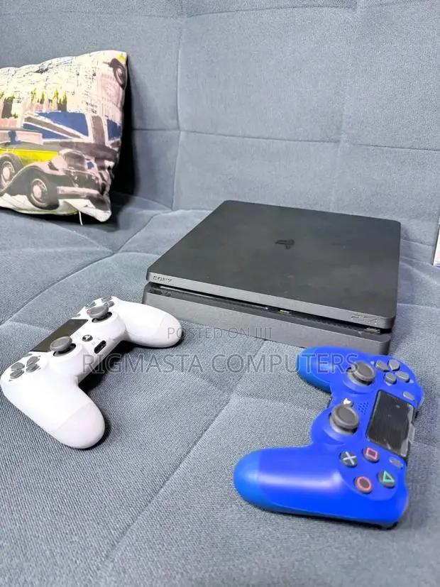 Ps4 Slim Two Pad Games · Photo 1