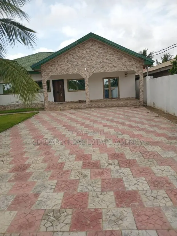 Furnished 4bdrm House in Sefdard Properties, Amasaman for sale · Photo 1