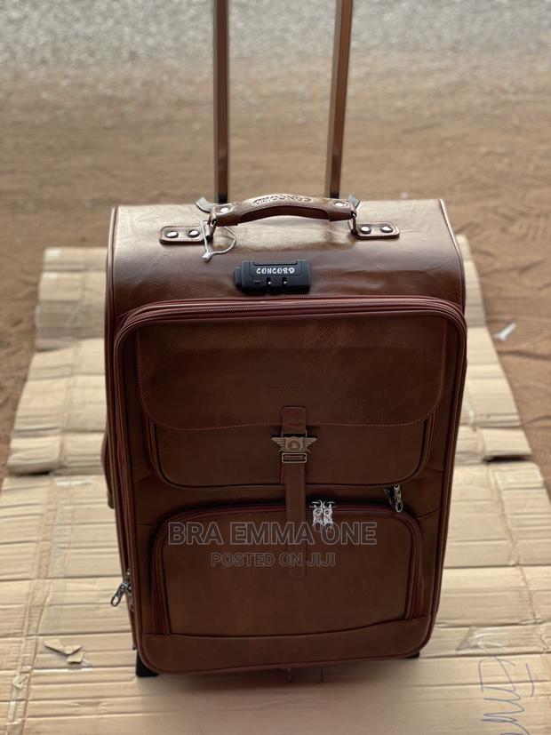 Medium Size Concord Traveling Bag · Photo 1