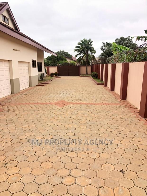 6bdrm House in Community 22, Tema Metropolitan for sale · Photo 6
