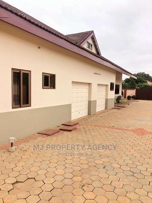 6bdrm House in Community 22, Tema Metropolitan for sale · Photo 8