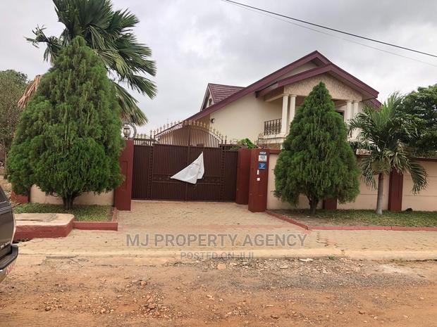 6bdrm House in Community 22, Tema Metropolitan for sale · Photo 4