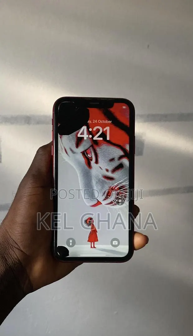 Apple iPhone XR 128 GB Red · Photo 1