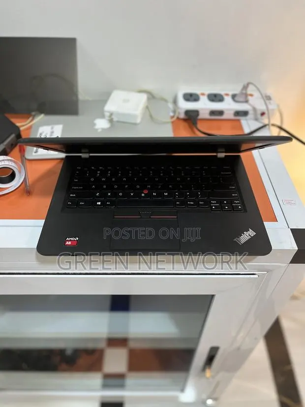 Laptop Lenovo ThinkPad Edge E450 8GB AMD A6 SSD 256GB · Photo 1