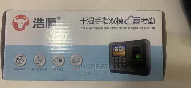 Biometric Clock in Device · Photo 2