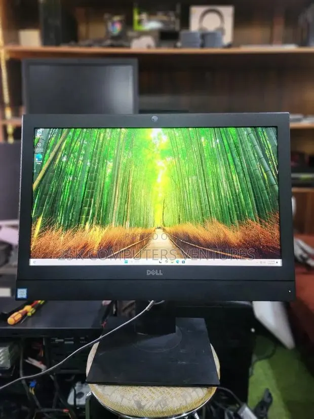 Dell Optiplex 3240 All-In-One 8GB Intel Core i3 SSD 256GB · Photo 1