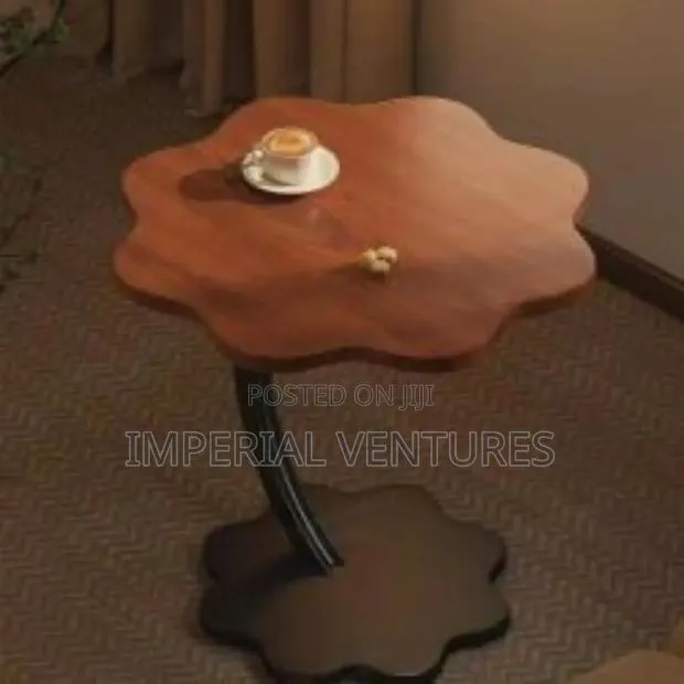 Brown Coffee Table · Photo 1