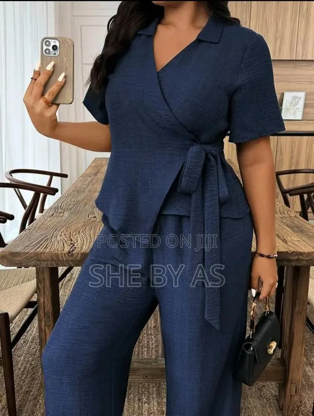 Elegant Navy Blue Women's Two-Piece Set | Office Wear · Photo 1