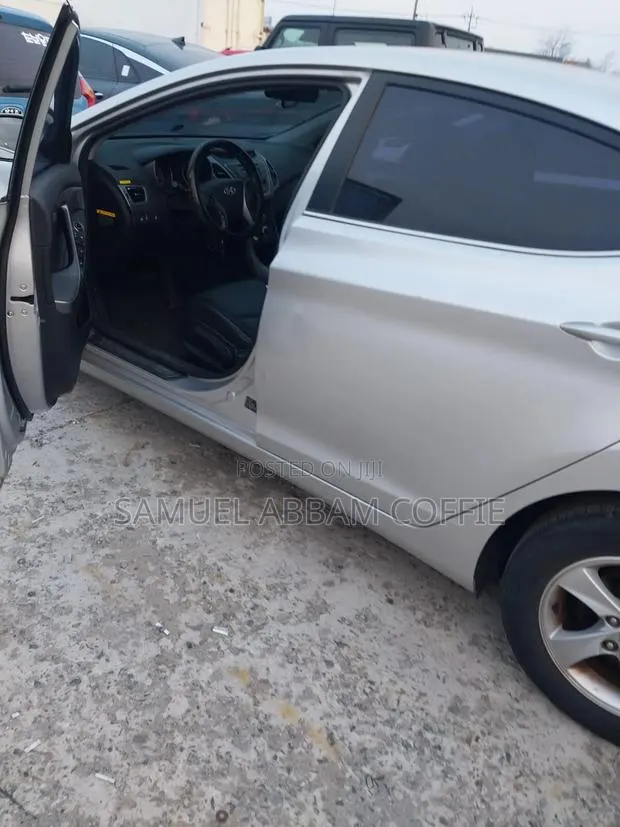 Hyundai Avante 2014 Silver · Photo 1
