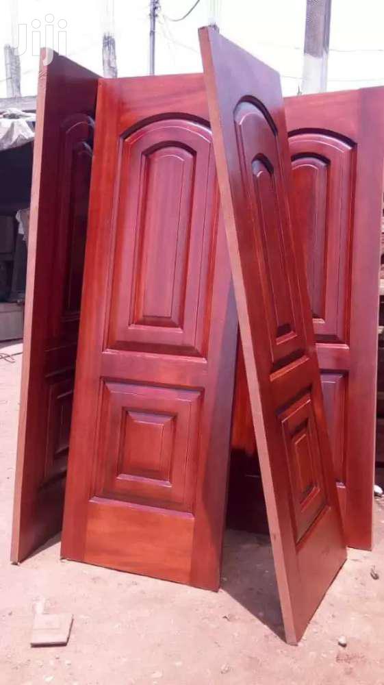 Wooden Doors Red · Photo 1