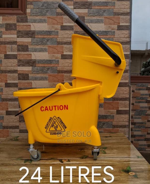 Industrial Mop Bucket · Photo 1