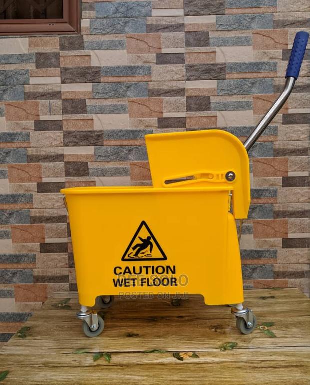 Industrial Mop Bucket · Photo 2