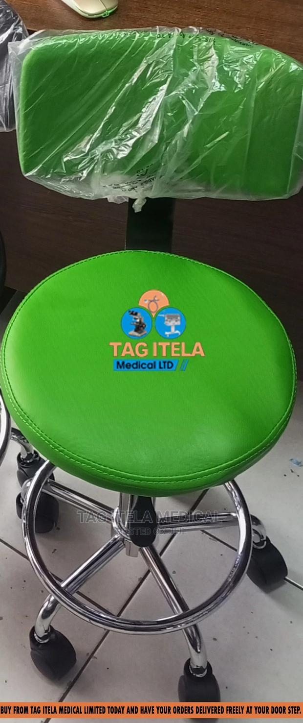 Theater Lab Stool (Metal Backrest) · Photo 2