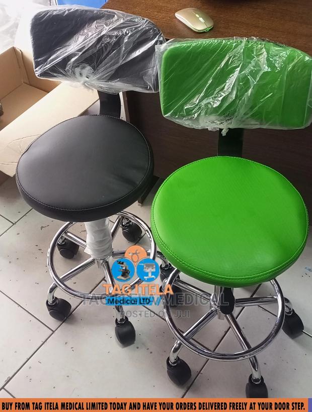 Theater Lab Stool (Metal Backrest) · Photo 3