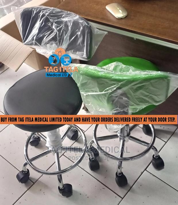 Theater Lab Stool (Metal Backrest) · Photo 4