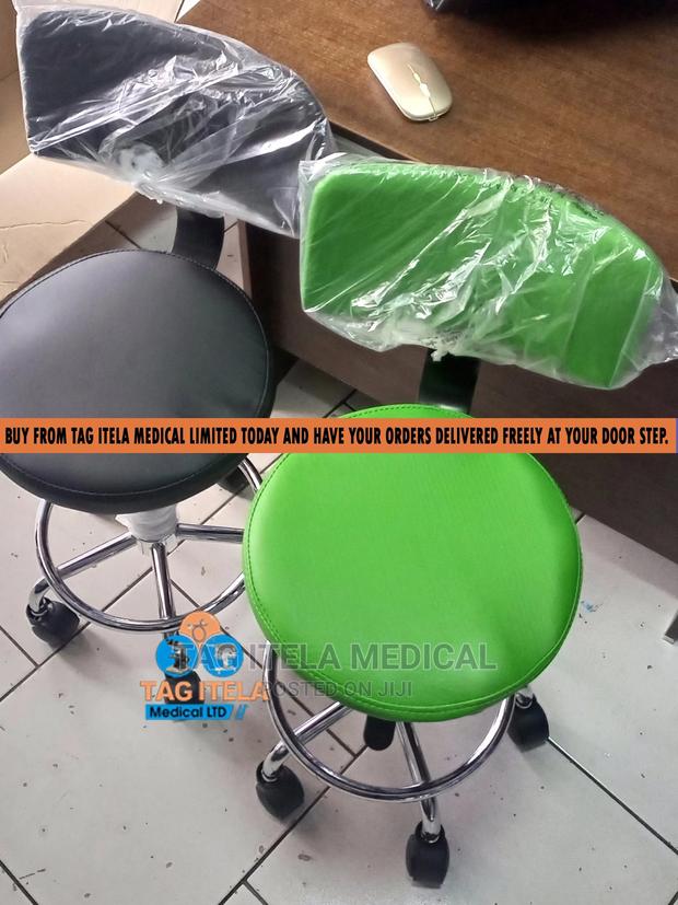 Theater Lab Stool (Metal Backrest) · Photo 5