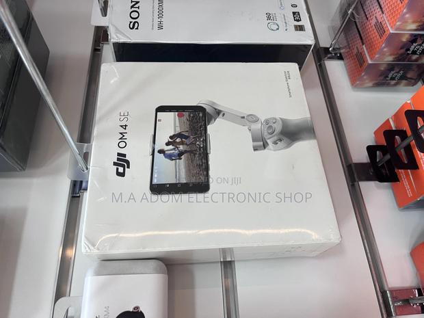 DJI OM 5 Smartphone Gimbal Stabilizer, 3-Axis Phone Gimbal · Photo 2
