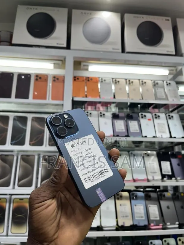 Apple iPhone 15 Pro 256 GB Graphite · Photo 1