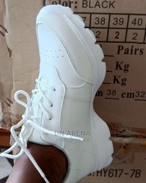 Quality Unisex Sneakers · Photo 3
