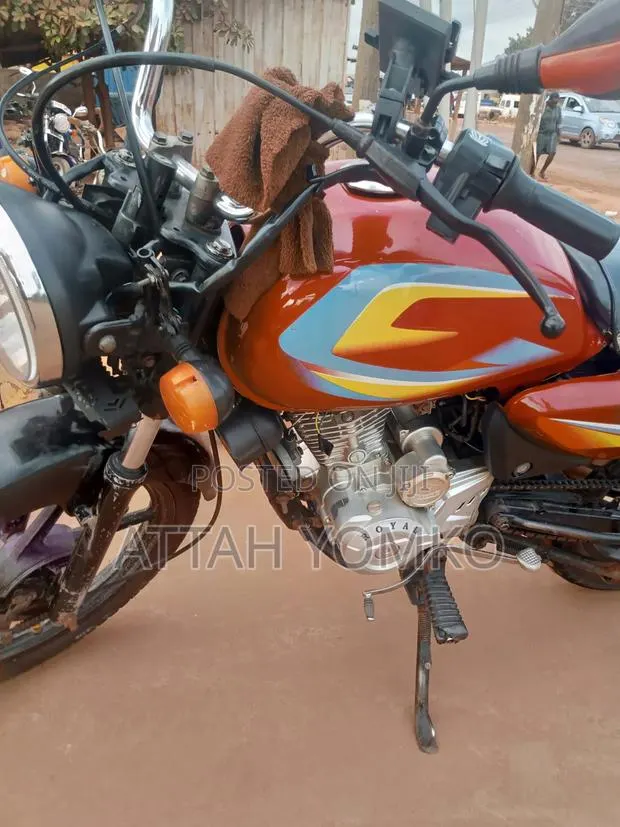 Bajaj Boxer 150 UG 2024 Red · Photo 1
