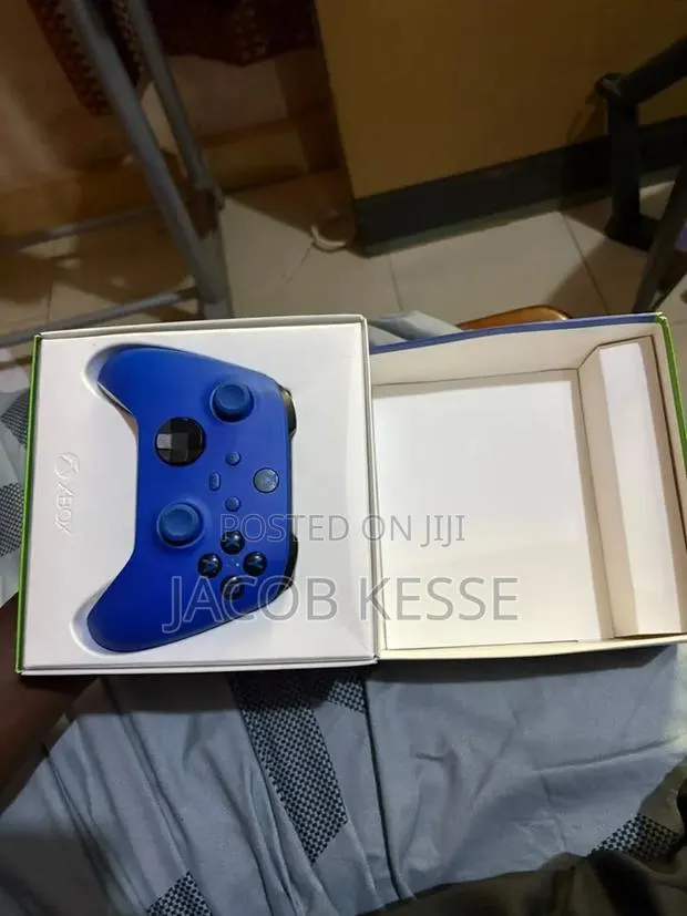 Xbox Series Controller in Box · Photo 1