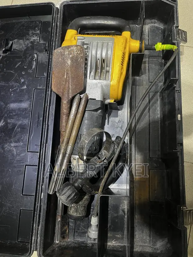 DeWalt SDS Max Demolition Hammer · Photo 1