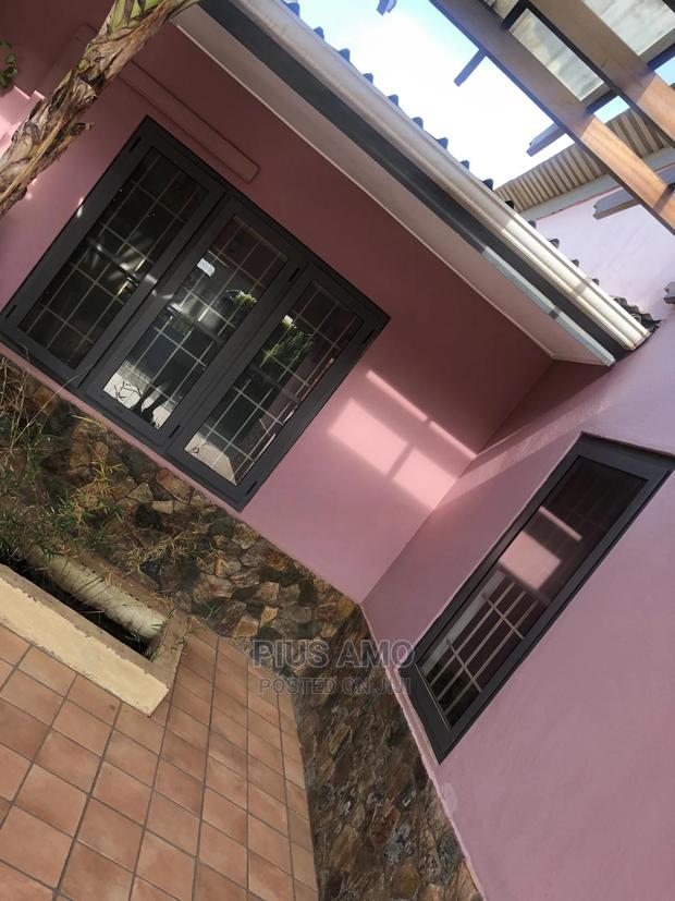 Executive Three Bedroom · Photo 1