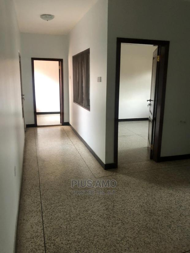 Executive Three Bedroom · Photo 6