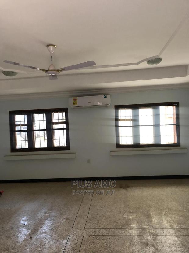Executive Three Bedroom · Photo 8