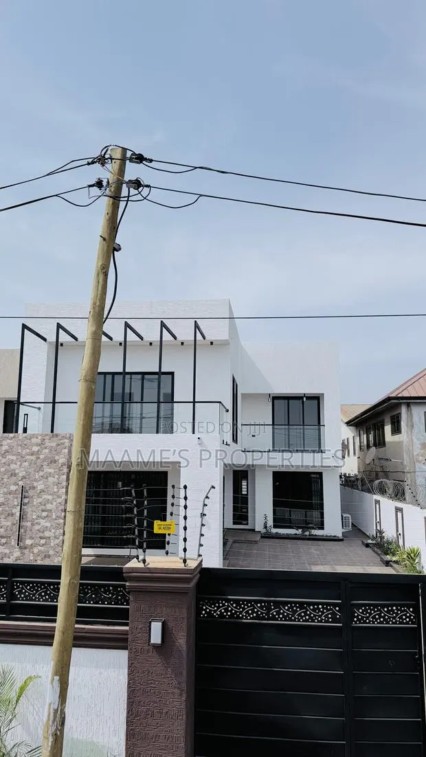 5bdrm Duplex in Tema Metropolitan for sale · Photo 1