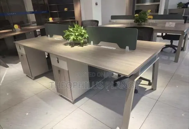 Modern 4 Seater Work Station · Photo 1