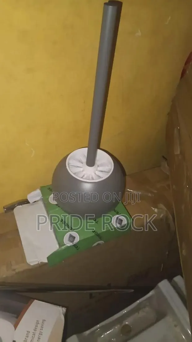 Quality Metal Toilet Brush · Photo 6