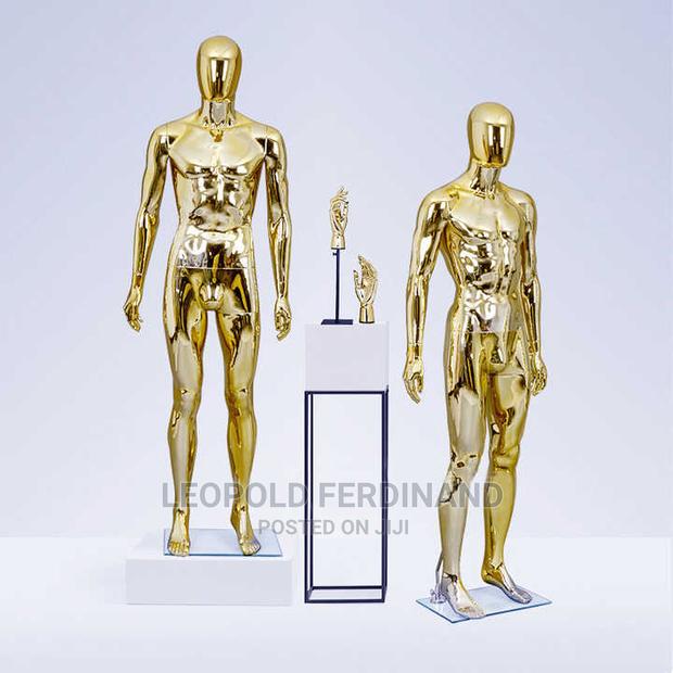 Luxury Golden and Black Mannequins · Photo 2