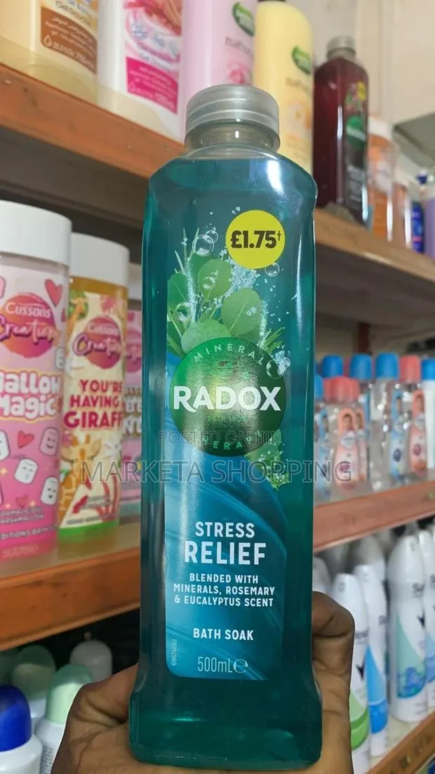 Radox Stress Relief Bath Soak 500ml · Photo 1