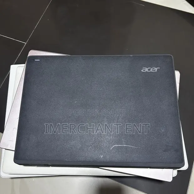 Laptop Acer TravelMate B3 4GB Intel Celeron SSD 60GB · Photo 1