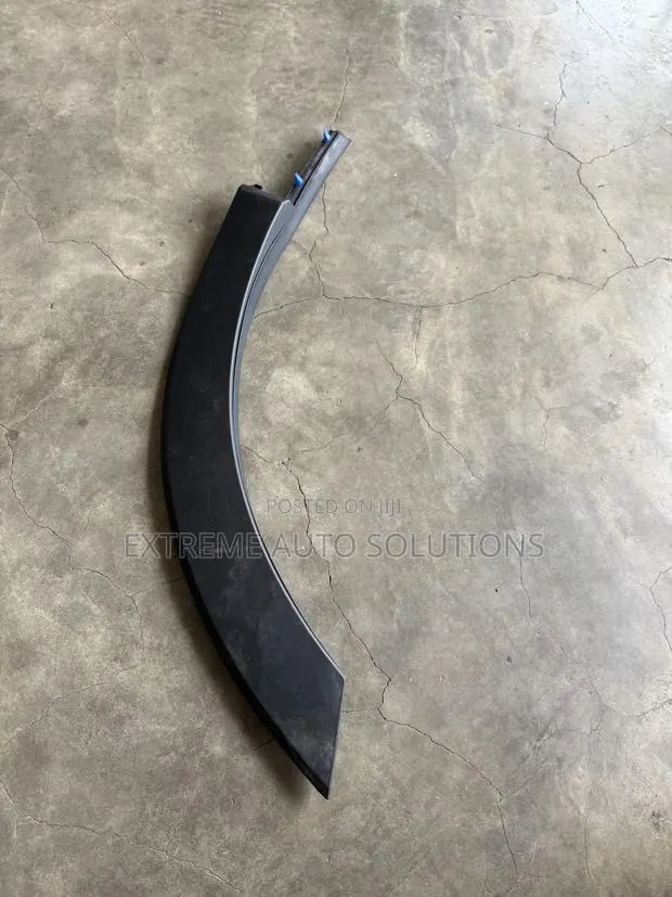 Honda CRV Door Arc Moulding 2023 2024 2025 · Photo 1
