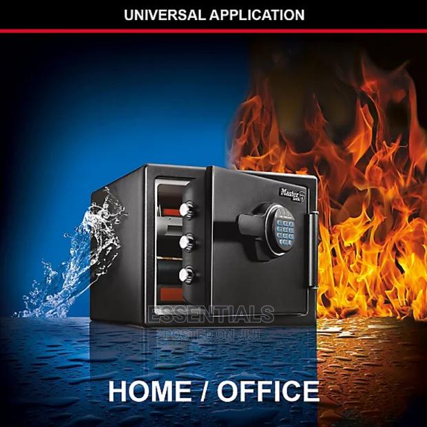 Master Lock 22L Electronic Combination Digitally-Locked Safe · Photo 1