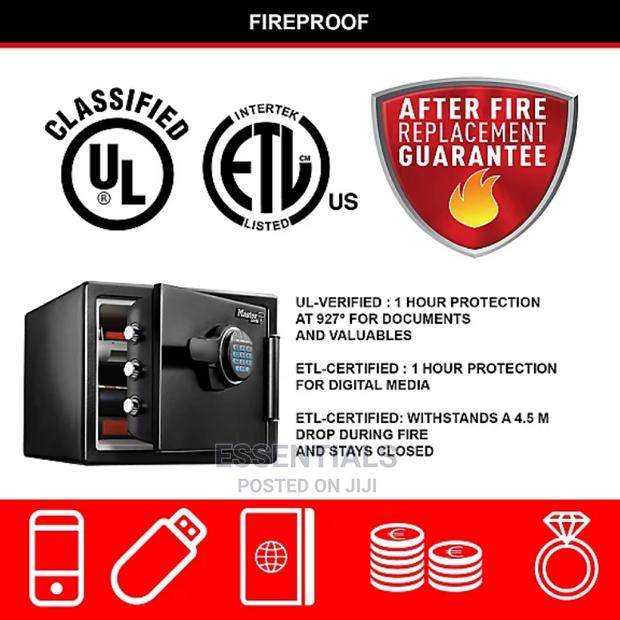 Master Lock 22L Electronic Combination Digitally-Locked Safe · Photo 4