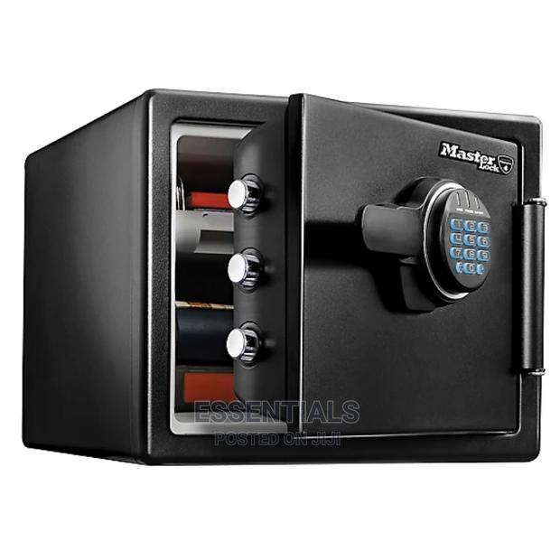 Master Lock 22L Electronic Combination Digitally-Locked Safe · Photo 6