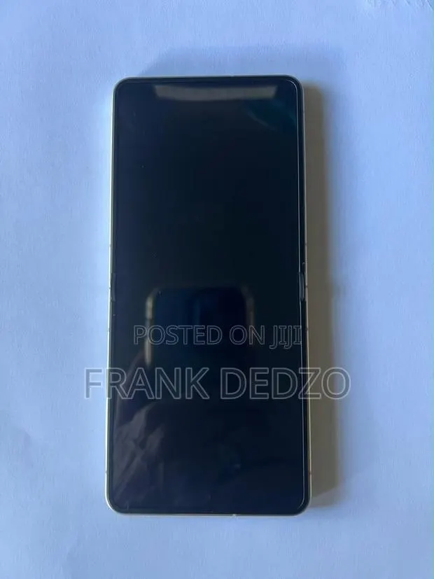 New Samsung Galaxy Z Flip8 256 GB White · Photo 1