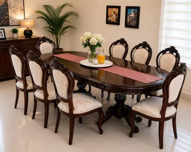 Antique Canada Made Dining Table · Photo 1