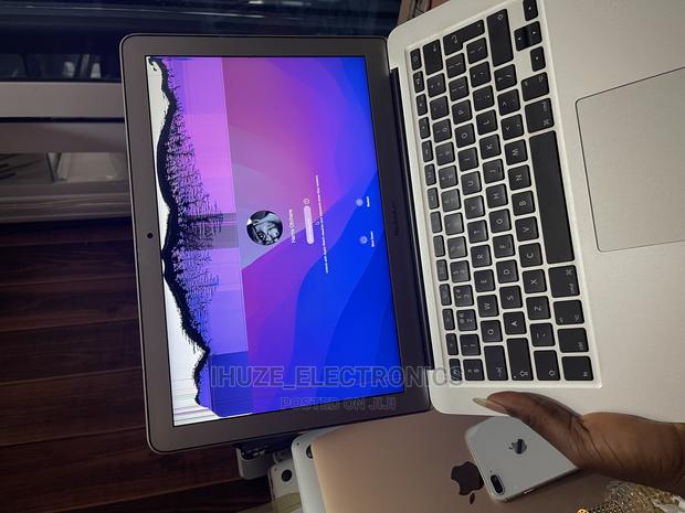 Macbook Air/Pro Screen Replacements · Photo 2