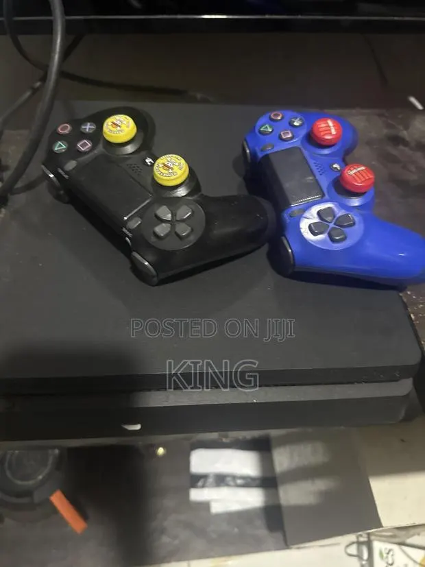 PS4 Slim With Two Controllers · Photo 1