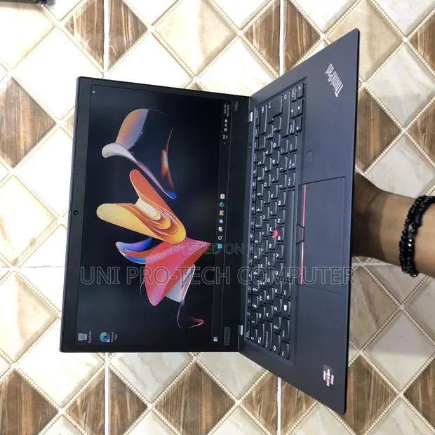 Laptop Lenovo ThinkPad T495s 8GB AMD Ryzen 5 SSD 256GB · Photo 1