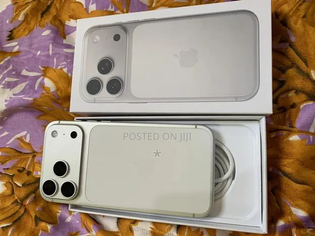 Apple iPhone 17 Pro Max 512 GB Silver · Photo 1
