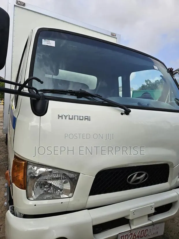 Hyundai Mighty Container · Photo 1